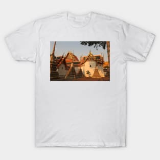 A group of small stupa at Phra Chedi Rai in Wat Pho temple complex, Bangkok H T-Shirt